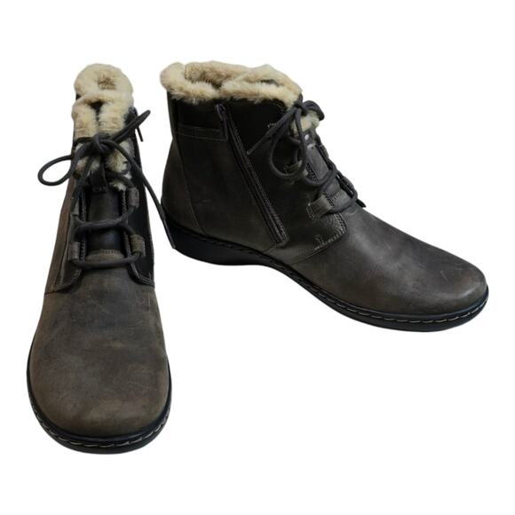 Clarks Women's Cora Chai SHERPA LEATHER DISTRESSED Ankle BootS SIZE 11 NEW - Picture 1 of 9